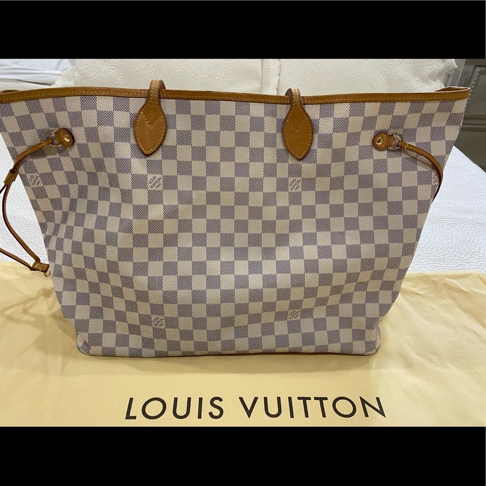 Louis Vuitton Neverfull GM bag.